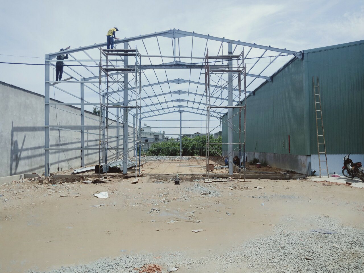 chuyên thi công nhà xưởng giá rẻ tại cẩm mỹ
