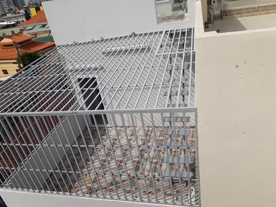 làm khung sắt bảo vệ giá rẻ