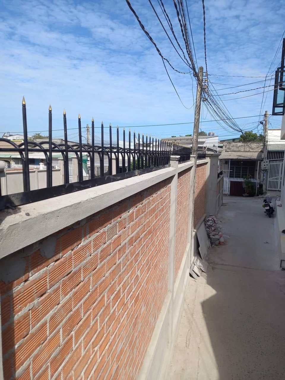 lắp đặt hàng rào sắt giá rẻ tại long phước