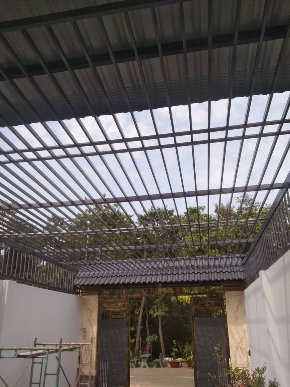làm khung bảo vệ sắt chuyên nghiệp tại bình sơn long thành uy tín